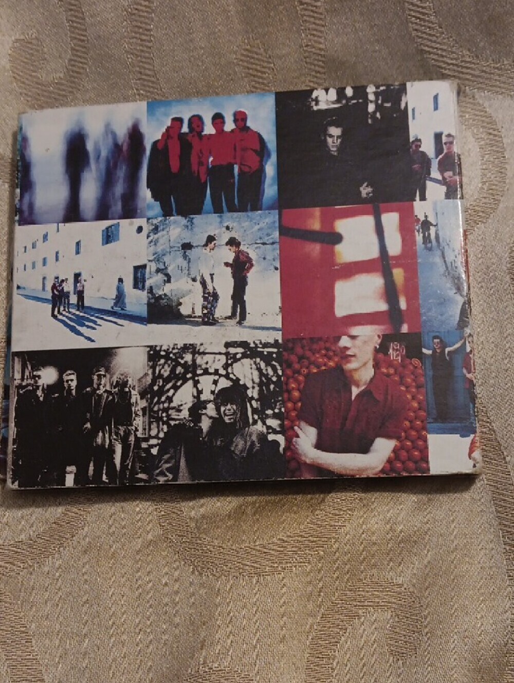 U2 CD - Picture 2 of 6